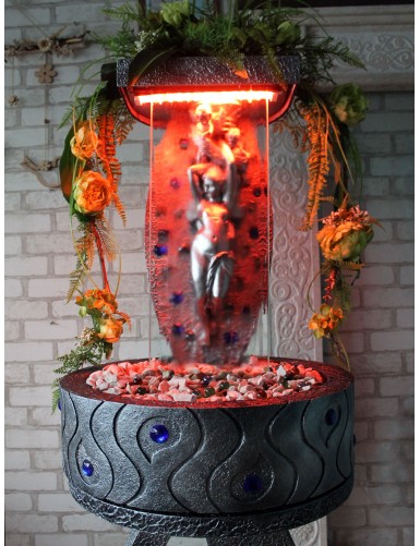 „Afrodyta” to dekoracyjna fontanna do wnętrz. Wewnętrzna fontanna z oświetleniem.