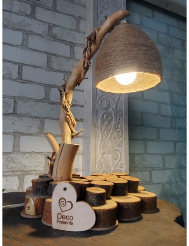Drewniana lampa stołowa wykonana z wyciętych pił NL-14 do kawiarni