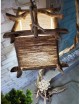 Lampa podłogowa wykonana z naturalnego drewna z abażurem do kawiarni