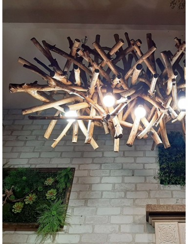 Kronleuchter „Igel“ aus Holzzweigen für ein Restaurant