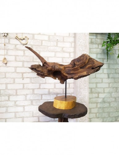 Instalacja artystyczna Nosorożec z naturalnego drewna do biura